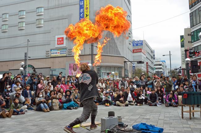 にぎわい爆発あつぎ国際大道芸