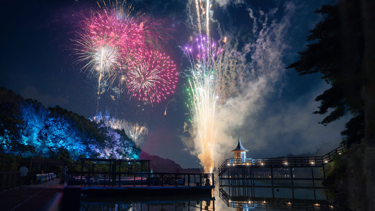 ムーミン谷の湖上花火大会2026～冬～
