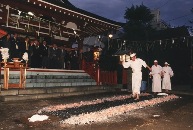 秋葉神社の火渡りの神事