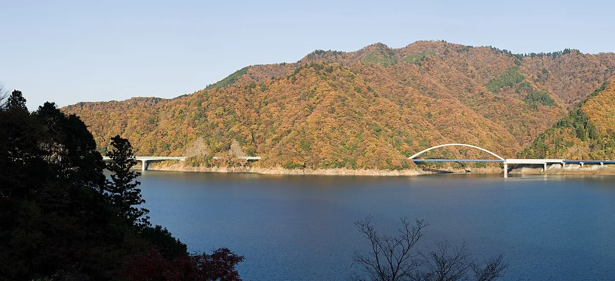 宮ヶ瀬ダムの紅葉