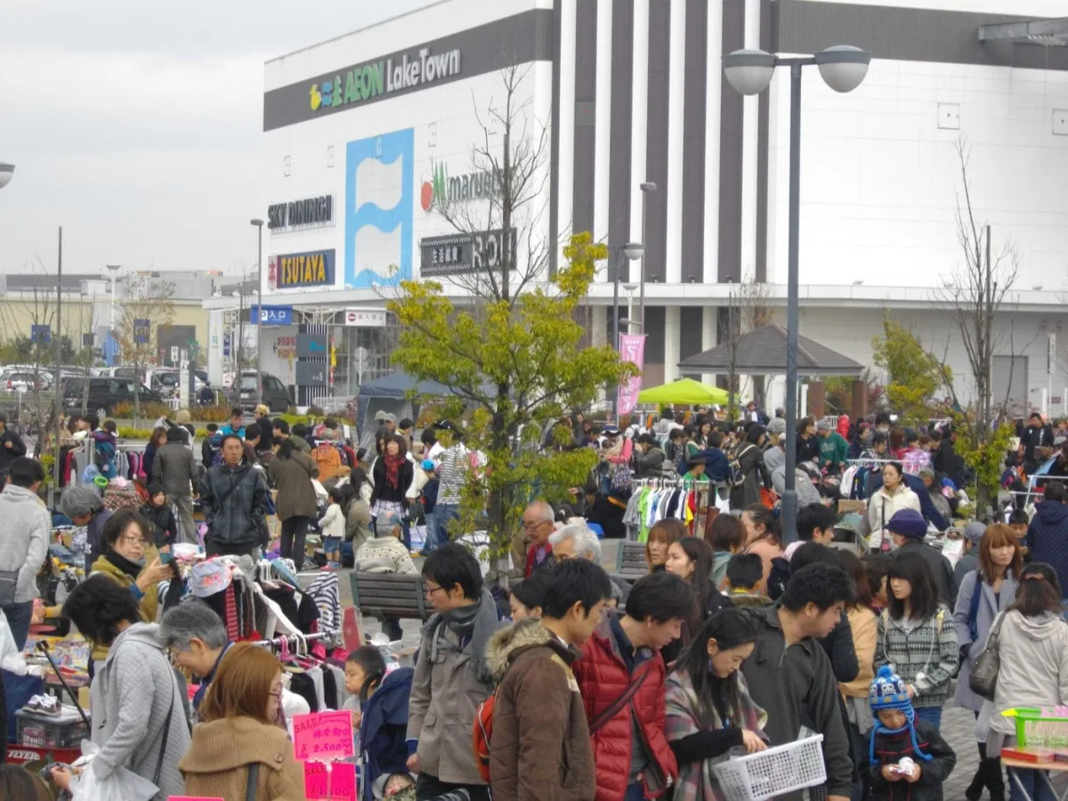 「越谷レイクタウン駅前」 フリーマーケット